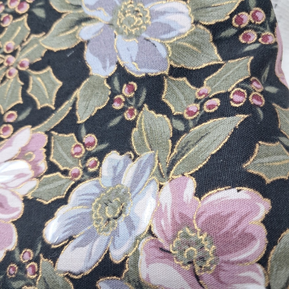 Holiday Editions Fabric Floral Metallic‎ Gold Accents 2 Yards 44" Wide